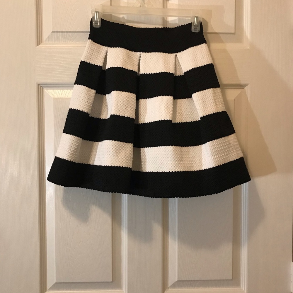 🔥Sale @$12!🔥NWOT Xhilaration Skirt